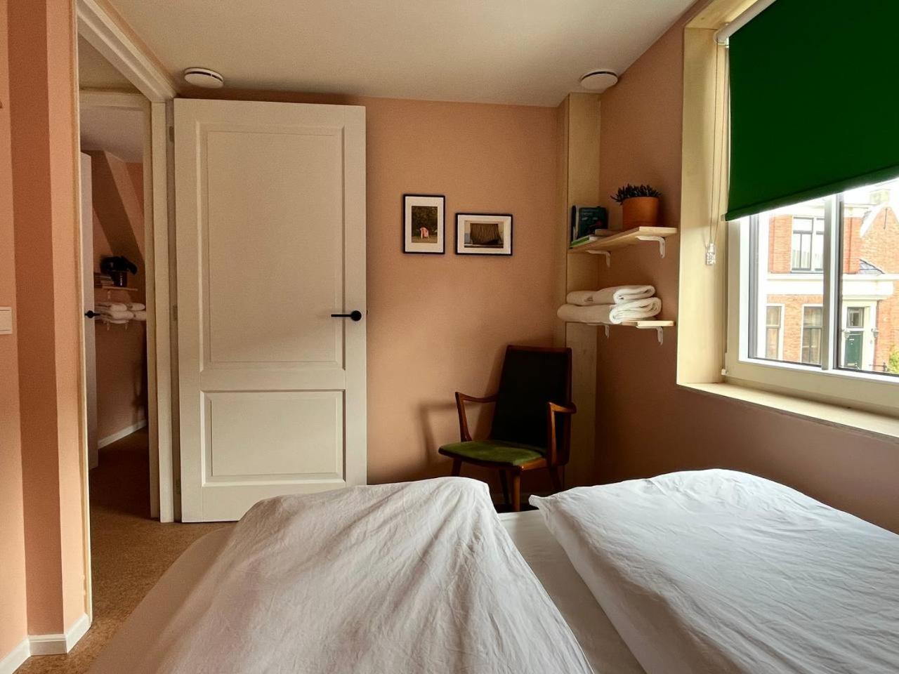 Red Cat In Bed Bed & Breakfast Eenrum Екстериор снимка